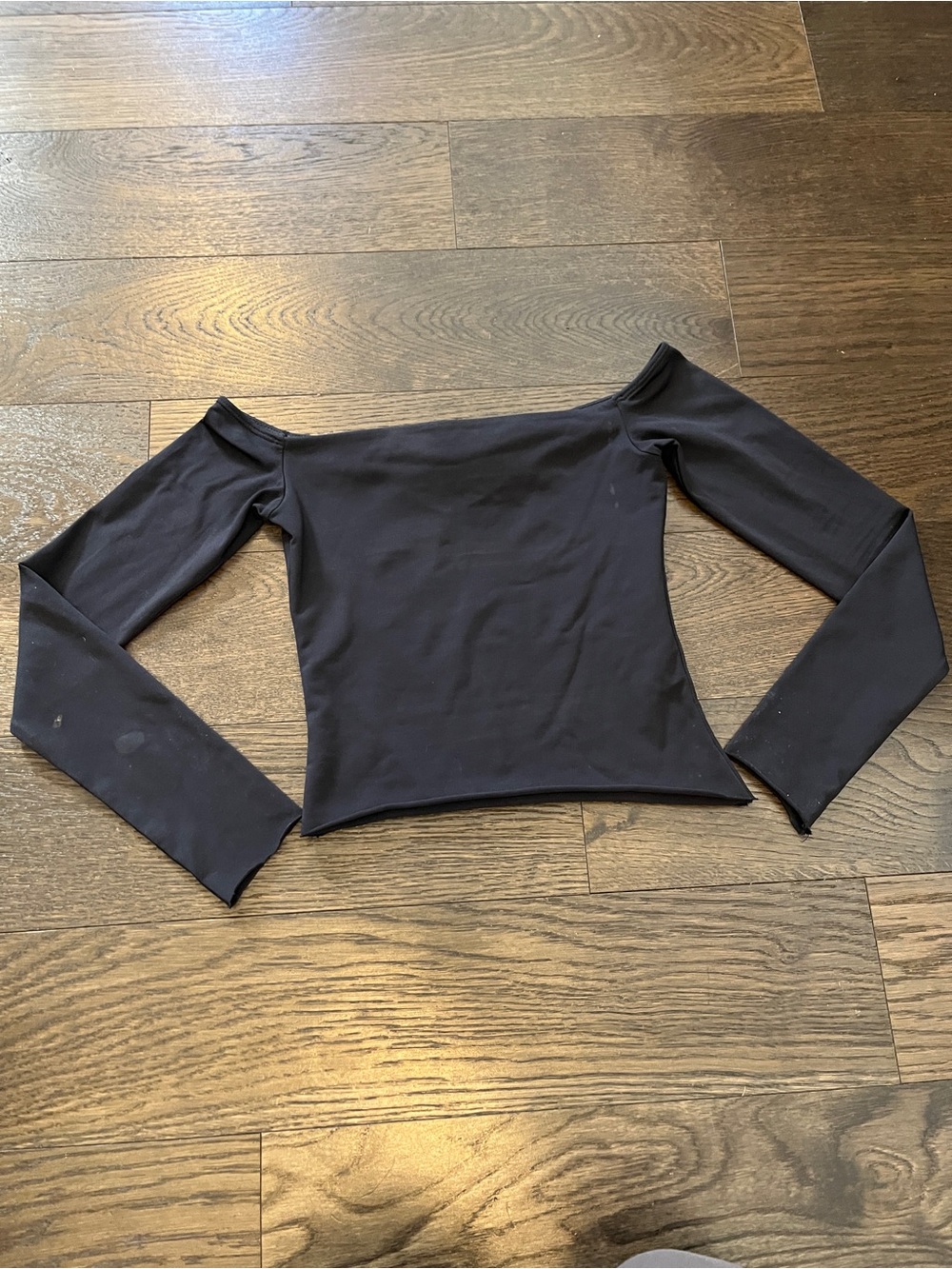 Aritzia Contour off shoulder long sleeve